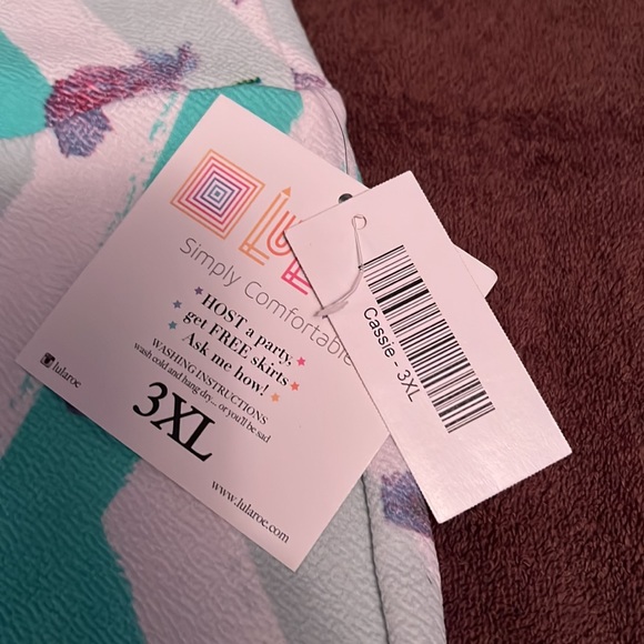 LuLaRoe Cassie - Picture 2 of 3